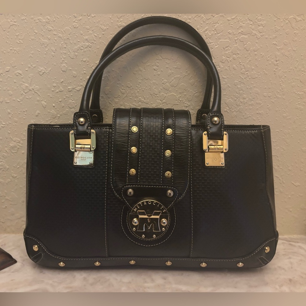 Metrocity Italy Black leather bag with Gold Accents